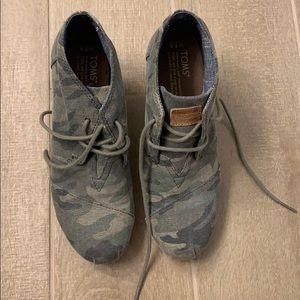 Tom’s Camo Wedges